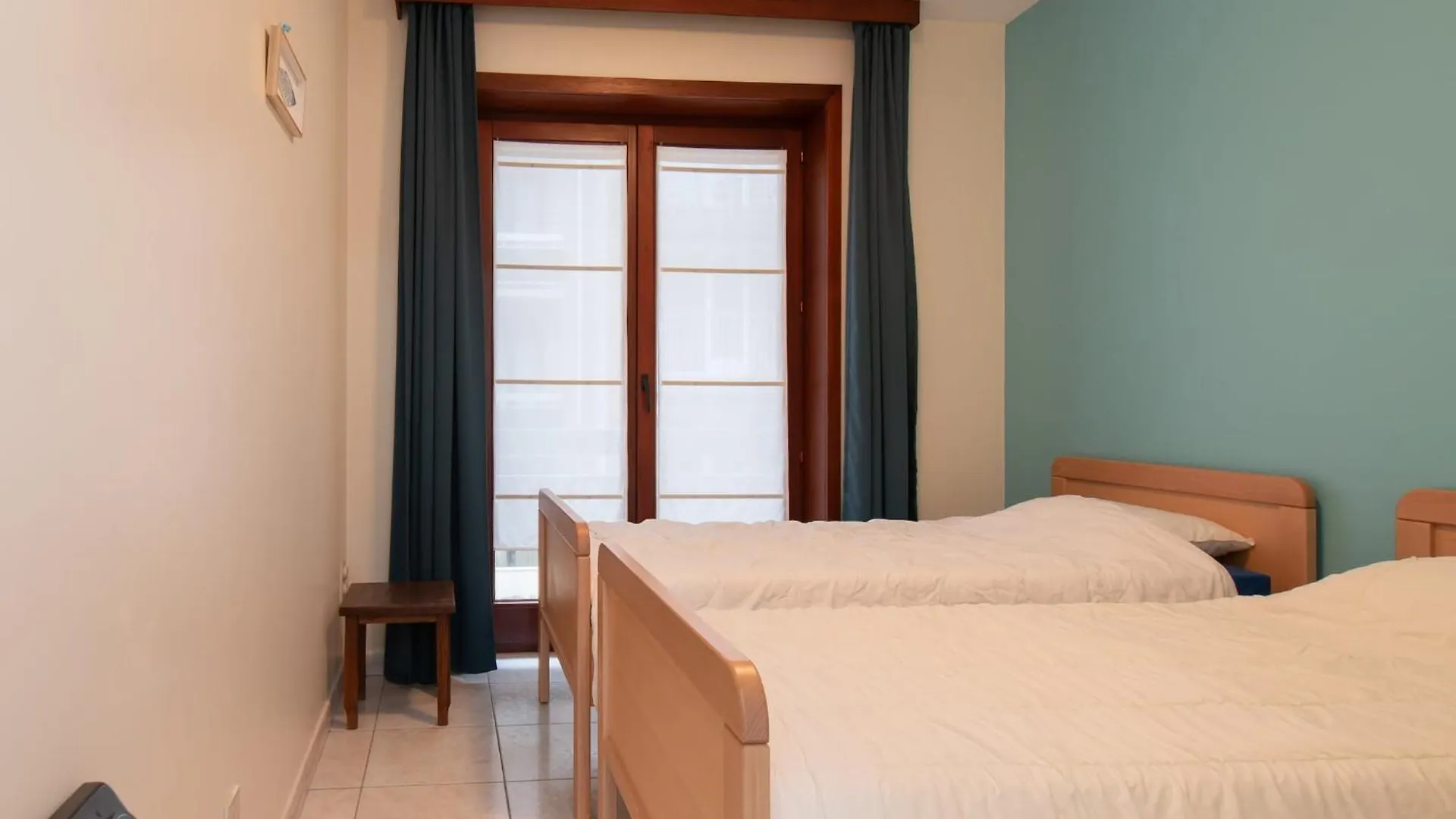 2 Bedroom Apartment, Near Epernay Square Middelkerke Apartament