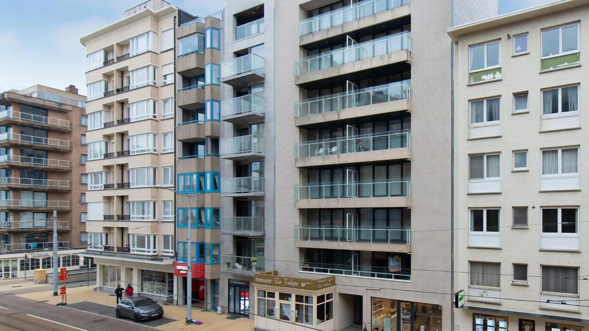 2 Bedroom Apartment, Near Epernay Square Middelkerke Belgia